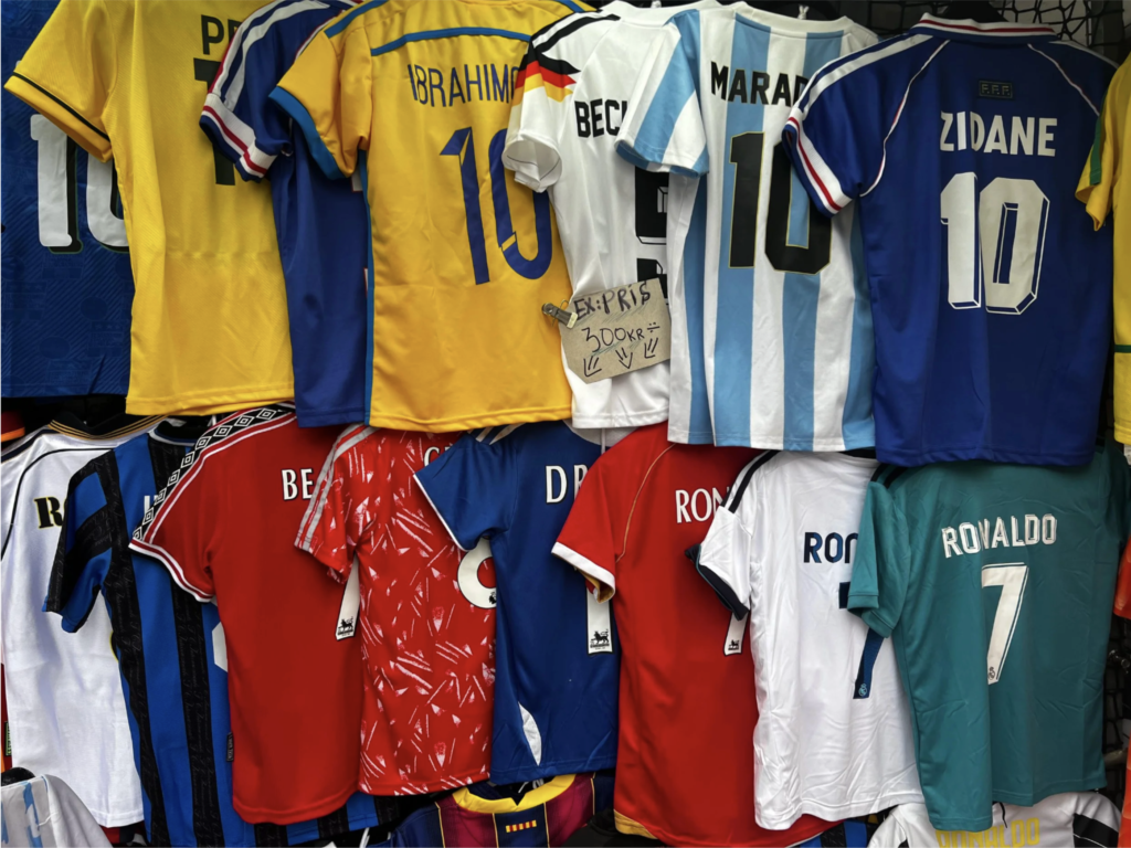 Falska fotbollströjor beslagtagna