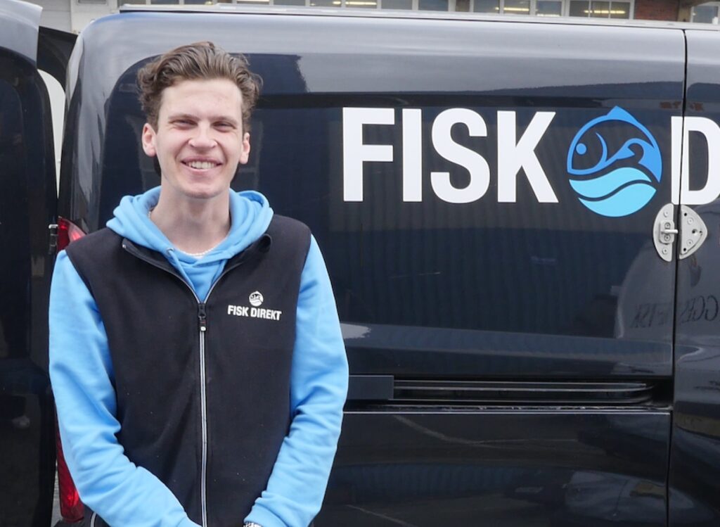 Unga tjänar sexsiffrig lön på att knacka dörr