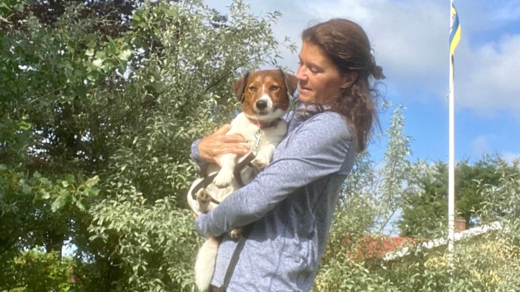 Hunden Enzo fick ett nytt hem – svåra beslut bakom omplaceringar